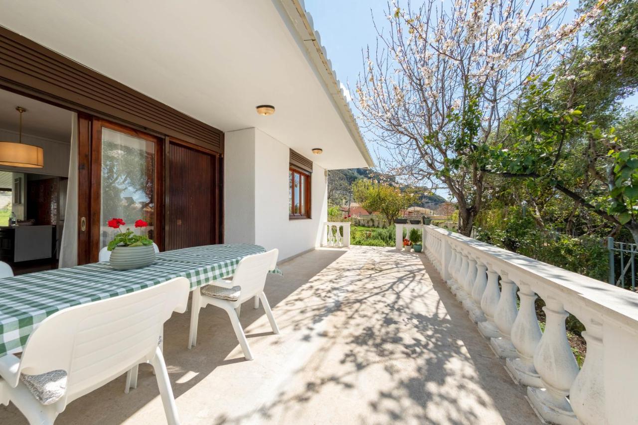 To Ktimataki Villa Agios Gordios  Exteriör bild