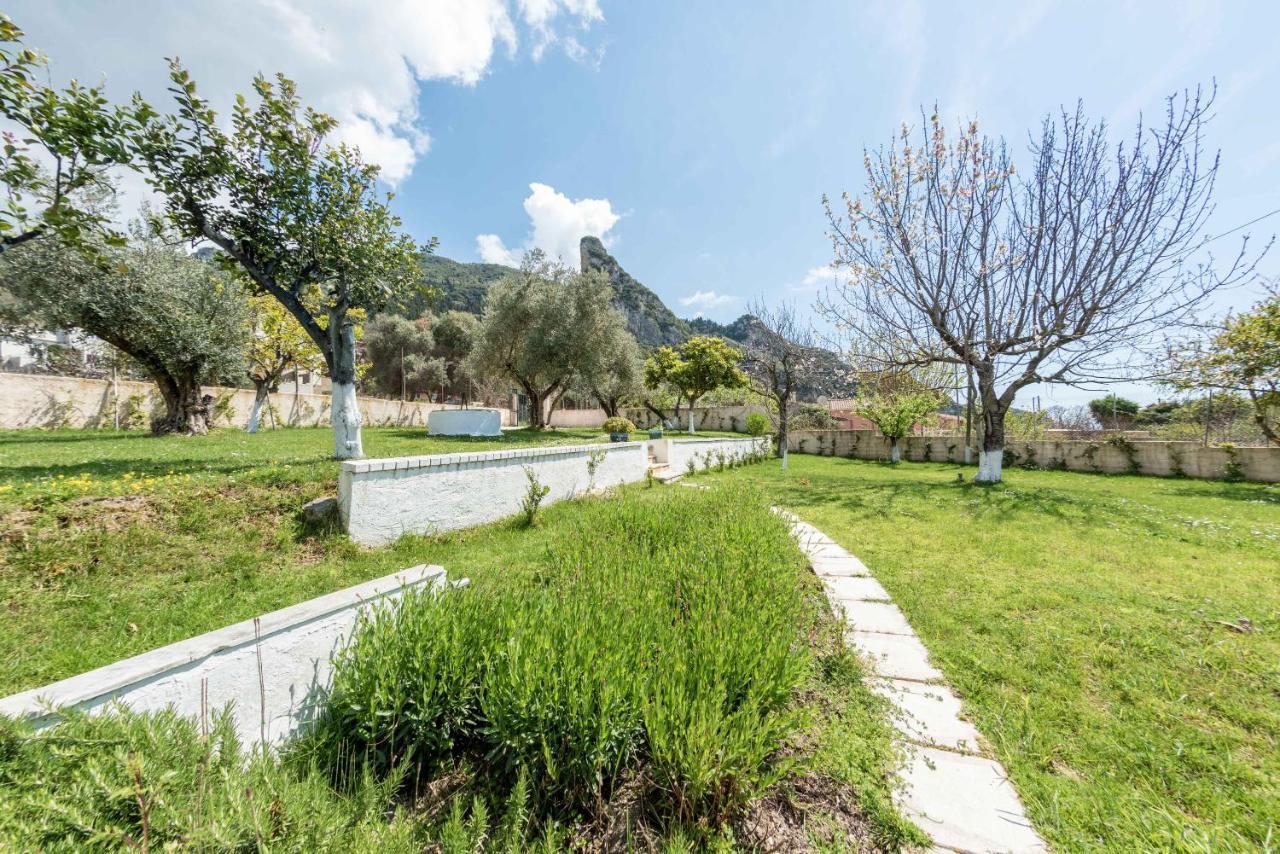 To Ktimataki Villa Agios Gordios  Exteriör bild