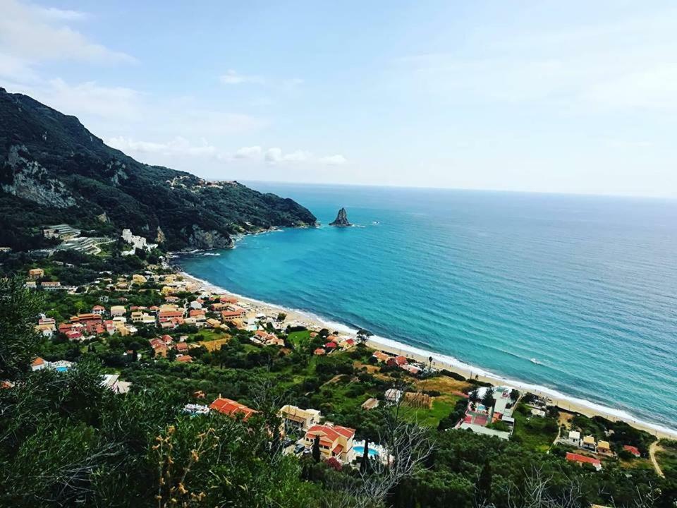 To Ktimataki Villa Agios Gordios  Exteriör bild
